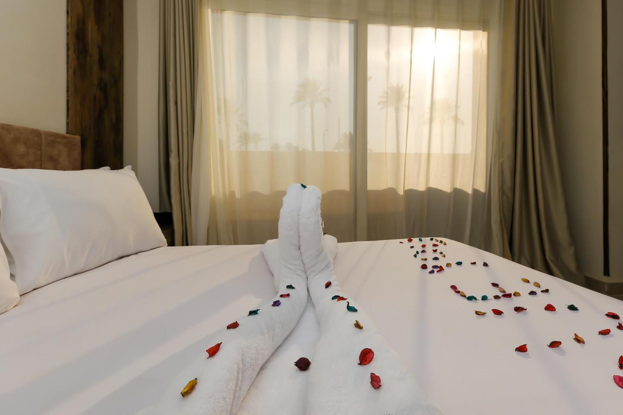 Taj Pyramids View Inn Kafrat al Jabal Экстерьер фото